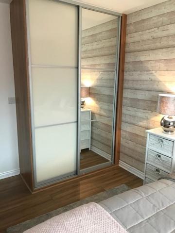 Double Room With En-Suite. Central For North West 레인힐 외부 사진