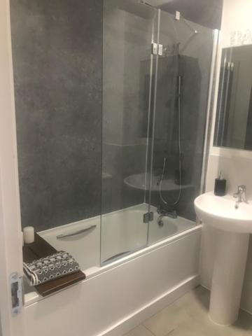 Double Room With En-Suite. Central For North West 레인힐 외부 사진