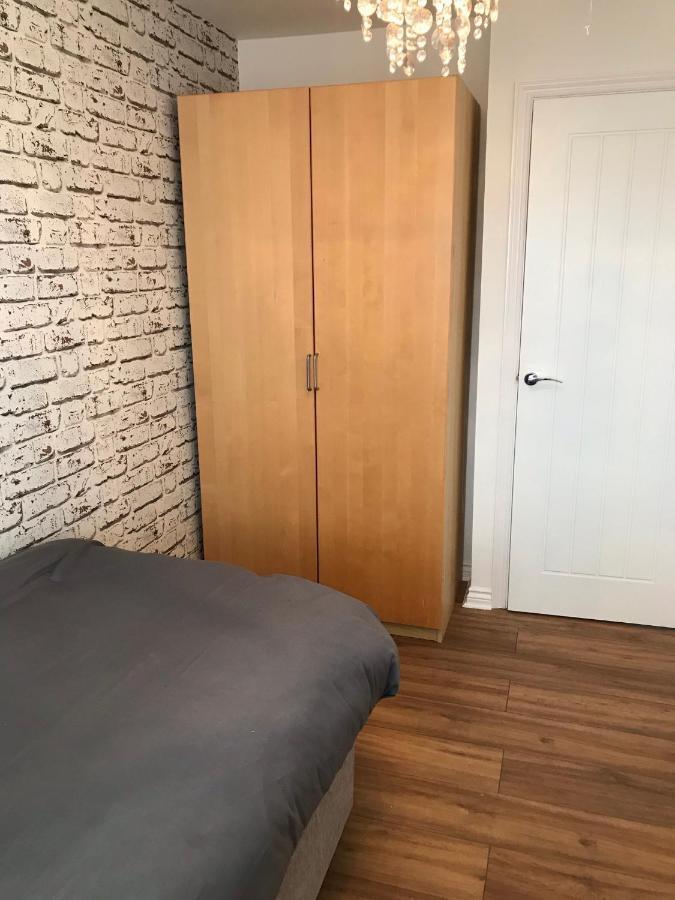 Double Room With En-Suite. Central For North West 레인힐 외부 사진